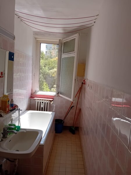 Drumul Taberei, statia Romancierilor,