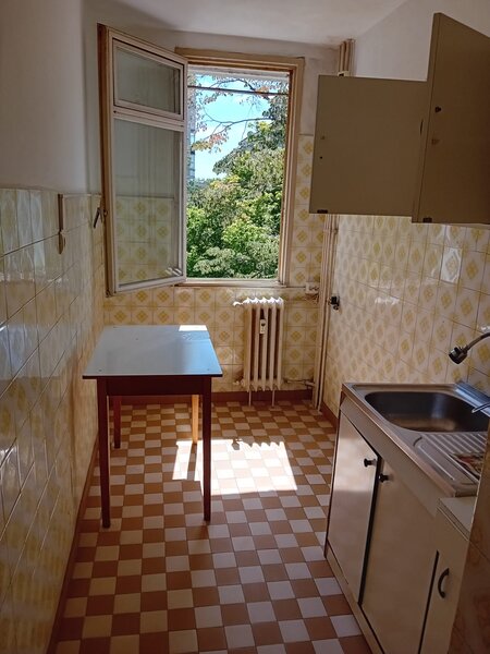 Drumul Taberei, statia Romancierilor,